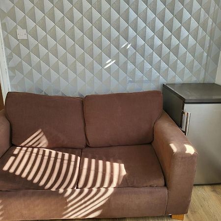 Serene 1 Bedroom, 3 Single Beds Бристоль Екстер'єр фото
