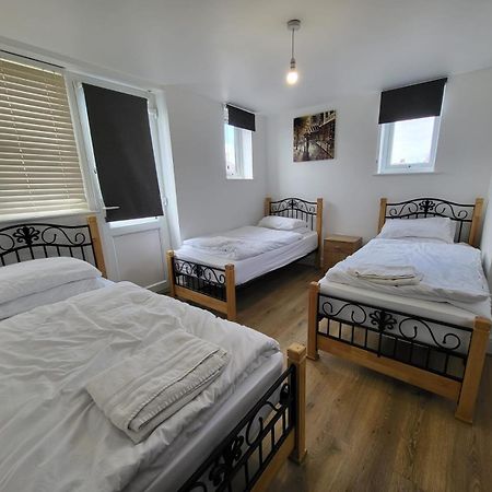 Serene 1 Bedroom, 3 Single Beds Бристоль Екстер'єр фото