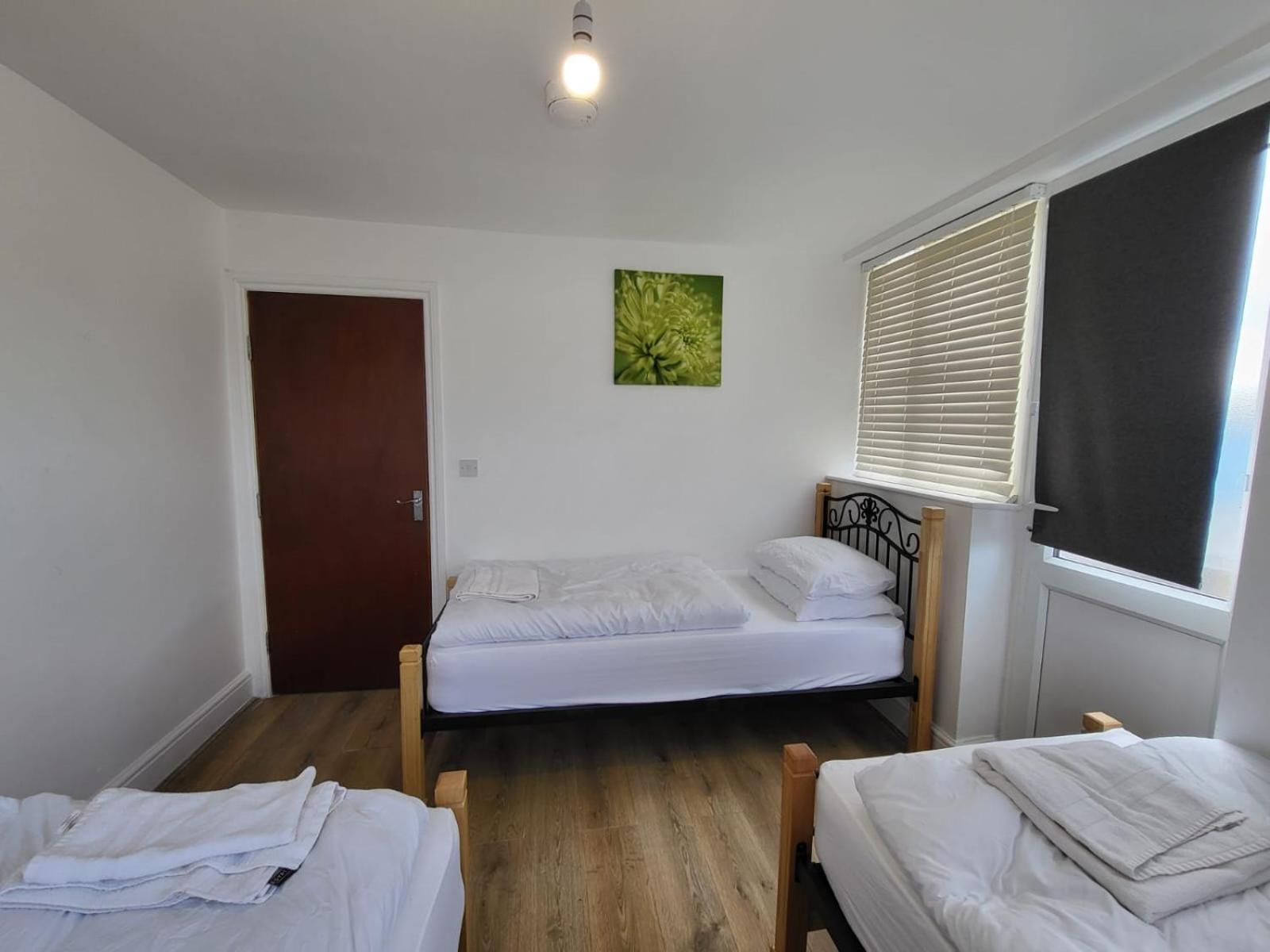 Serene 1 Bedroom, 3 Single Beds Бристоль Екстер'єр фото