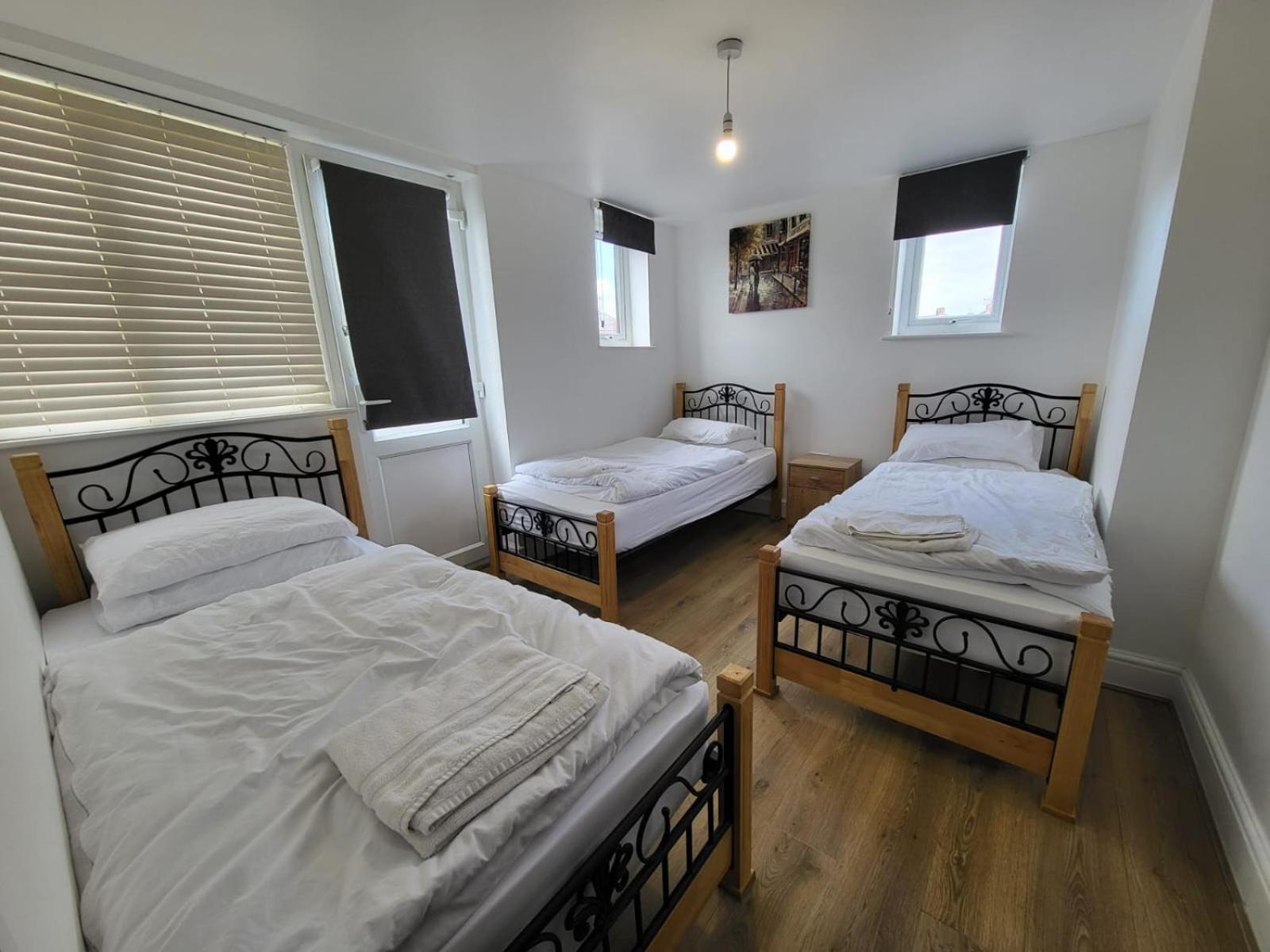 Serene 1 Bedroom, 3 Single Beds Бристоль Екстер'єр фото