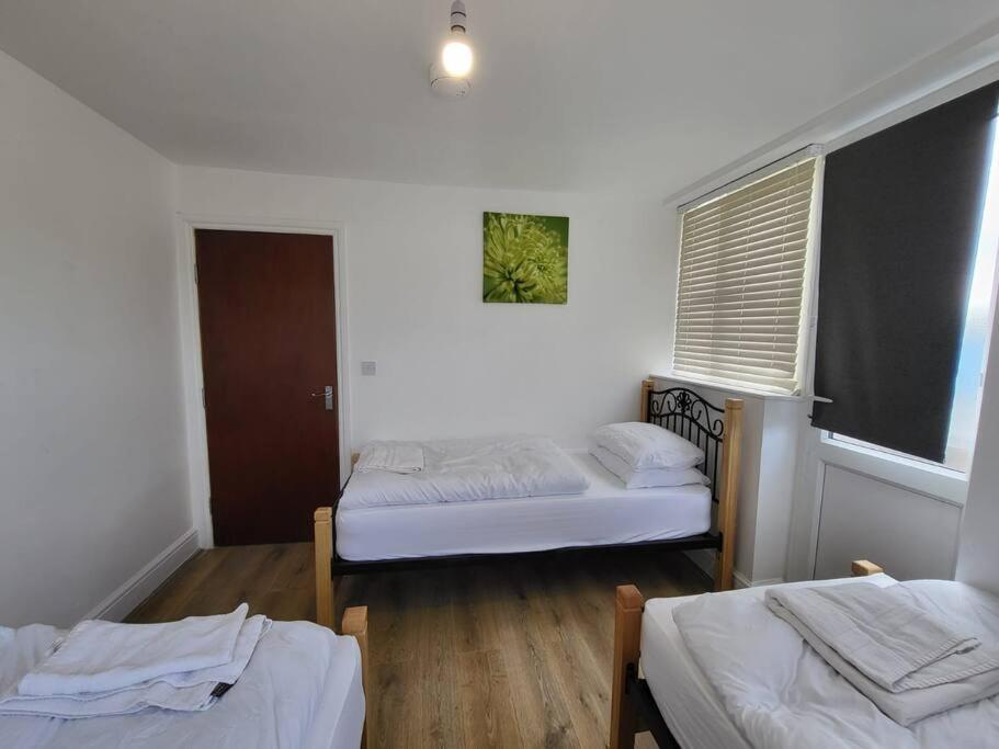 Serene 1 Bedroom, 3 Single Beds Бристоль Екстер'єр фото